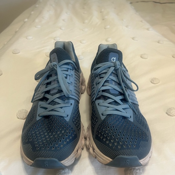 On cloud cloudswift PR sneakers - Picture 2 of 3